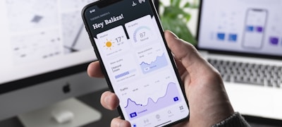 U8国际集团铁粉聚集地社区内球迷热烈讨论互动场景