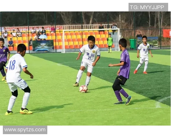 深圳足球队防守革新之路：从传统到现代的战术转型与实践探索